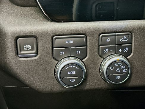 Used 2025 GMC Sierra 1500 SLT image 17