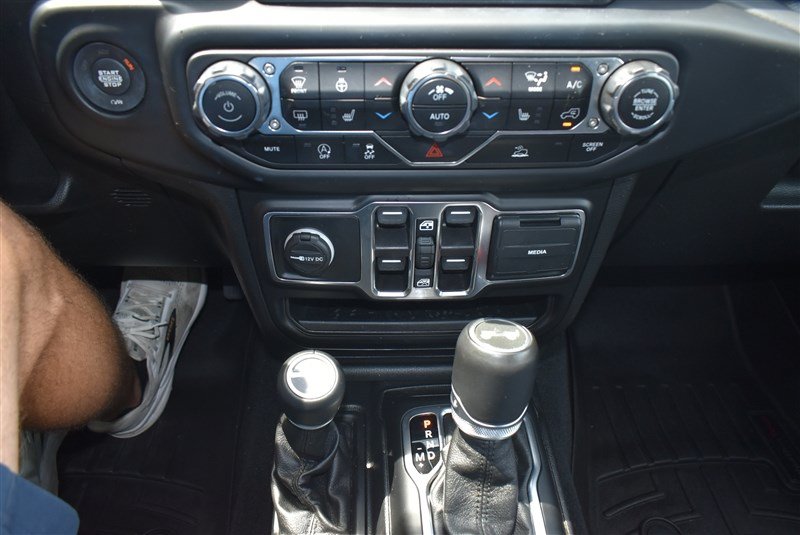 Used 2021 Jeep Wrangler Unlimited Sahara AWD/4WD image 15