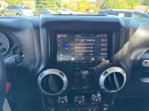 Used 2017 Jeep Wrangler Unlimited Rubicon w/ Connectivity Group AWD/4WD image 28