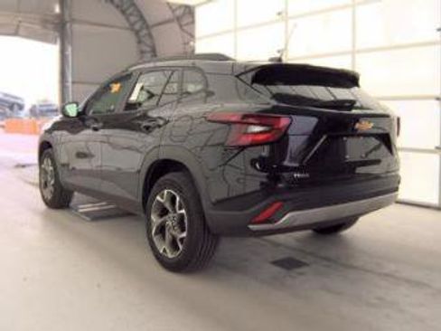 Used 2025 Chevrolet Trax LT w/ LT Convenience Package FWD image 6