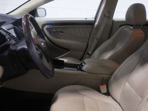 Used 2018 Ford Taurus Limited image 8