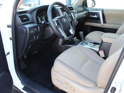 Used 2014 Toyota 4Runner SR5 Premium image 12