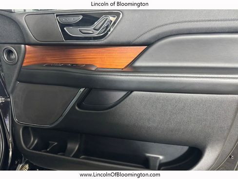 Used 2019 Lincoln Navigator Select AWD/4WD image 19