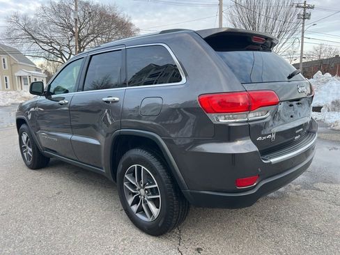 Used 2018 Jeep Grand Cherokee Limited image 3