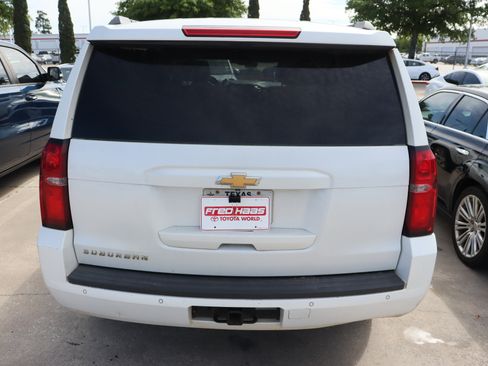 Used 2016 Chevrolet Suburban LT image 9