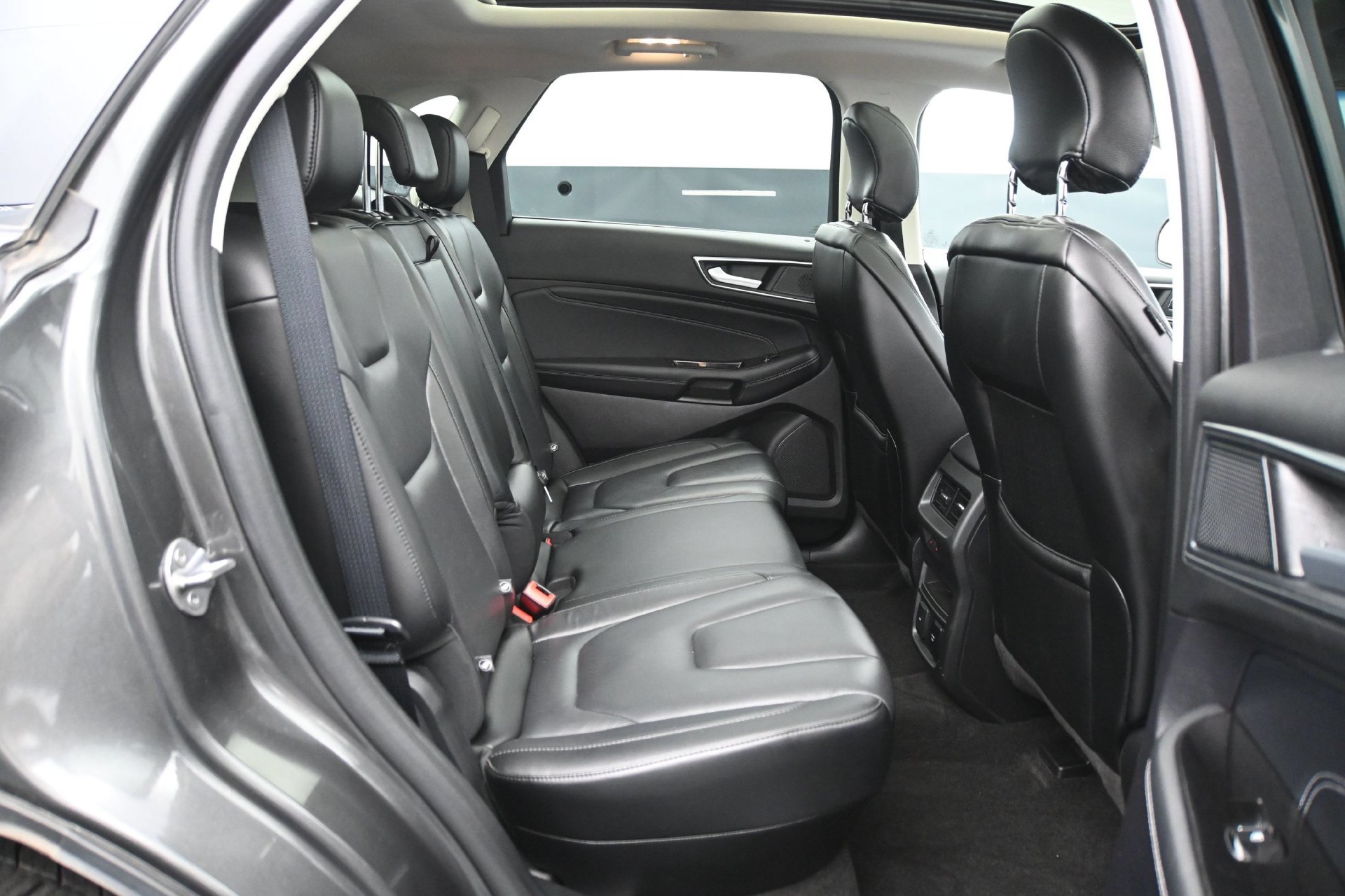 Used 2019 Ford Edge Titanium w/ Equipment Group 301A AWD/4WD image 14