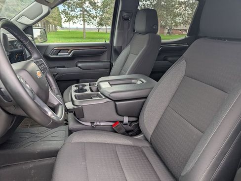Used 2024 Chevrolet Silverado 1500 LT AWD/4WD image 6