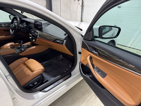 Used 2021 BMW 530i xDrive w/ M Sport Package image 35