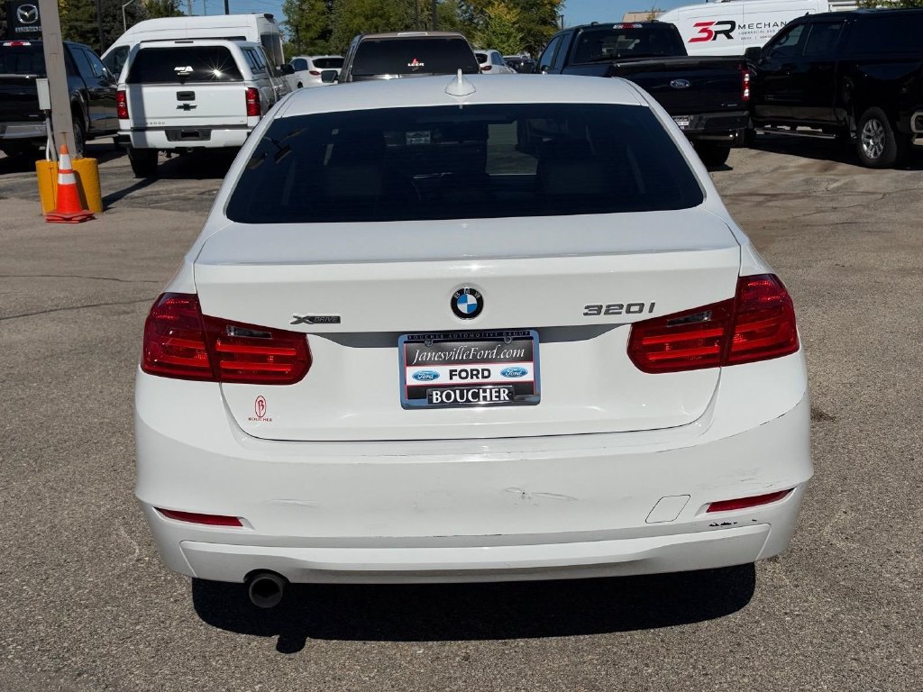 Used 2014 BMW 320i xDrive Sedan AWD/4WD image 4