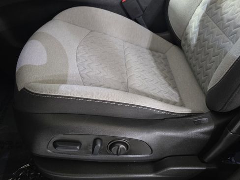 Used 2022 Chevrolet Equinox LS w/ LS Convenience Package image 23