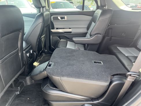 Used 2022 Ford Explorer XLT w/ Equipment Group 202A AWD/4WD image 19