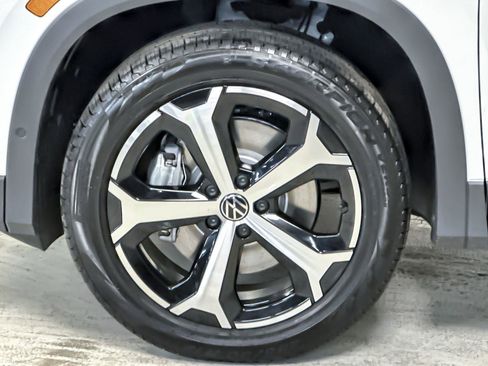 New 2026 Volkswagen Tiguan SE image 24