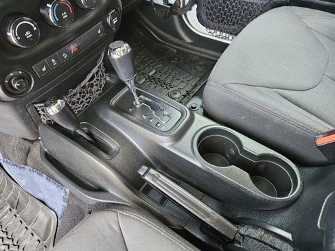 Used 2018 Jeep Wrangler Unlimited Sport S image 16