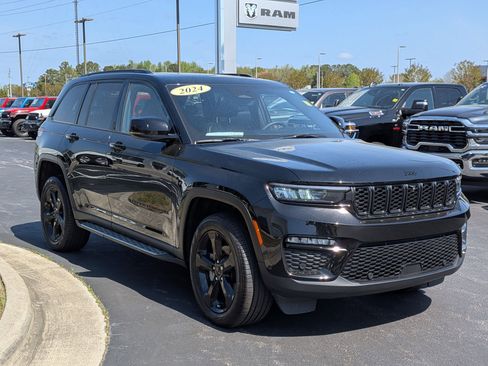 Certified 2024 Jeep Grand Cherokee Limited w/ Luxury Tech Group II AWD/4WD image 3