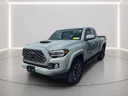 Used 2023 Toyota Tacoma TRD Sport w/ TRD Premium Sport Package AWD/4WD image 4