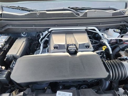 Used 2025 Chevrolet Colorado Z71 w/ Z71 Convenience Package 2 image 26