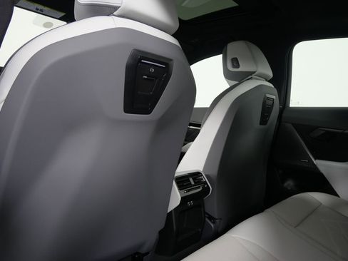 Used 2025 BMW 530i w/ Premium Package image 16