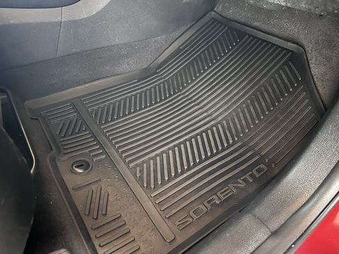 Used 2019 Kia Sorento LX image 38