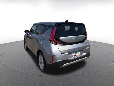 Used 2025 Kia Soul LX w/ LX Technology Package FWD image 11
