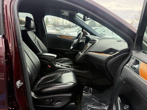 Used 2019 Lincoln MKC Select image 16