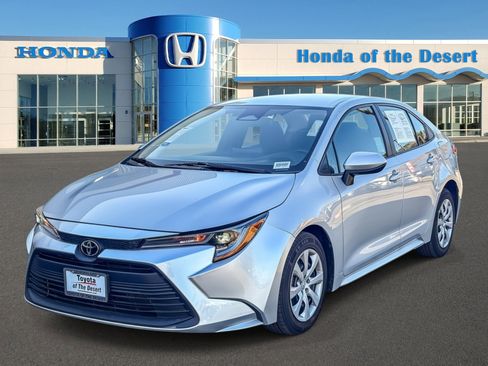 Used 2023 Toyota Corolla LE image 3