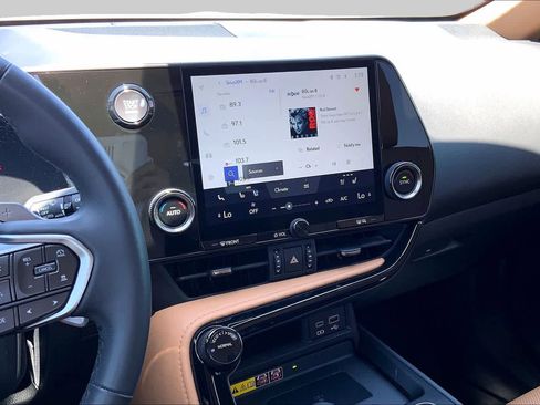 Used 2023 Lexus NX 350 AWD image 7