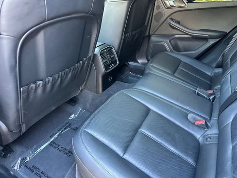 Certified 2025 Porsche Macan AWD/4WD image 13