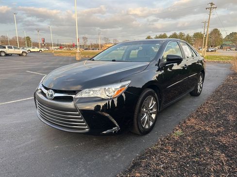 Certified 2017 Toyota Camry XLE image 4