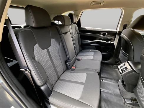Used 2023 Kia Sorento LX FWD image 19