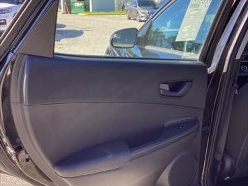 Used 2019 Hyundai Kona SE FWD image 12