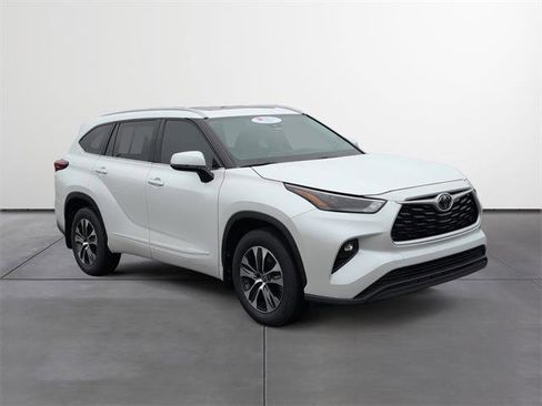 Used 2023 Toyota Highlander XLE image 7