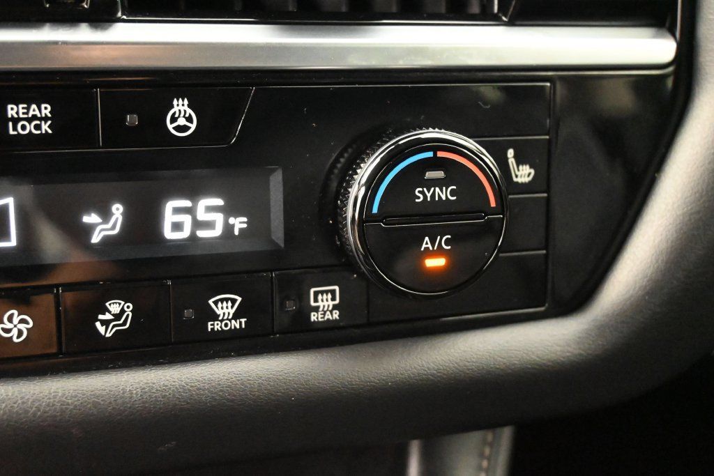 Used 2024 Nissan Pathfinder SL w/ SL Premium Package FWD image 13