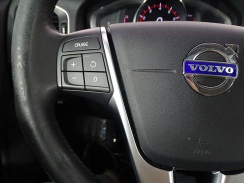 Used 2017 Volvo S60 T5 Inscription image 26