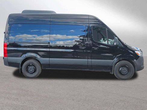 Used 2025 Mercedes-Benz Sprinter 2500 image 2