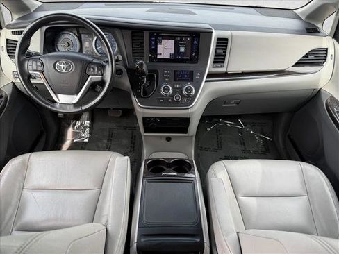 Used 2016 Toyota Sienna XLE image 14