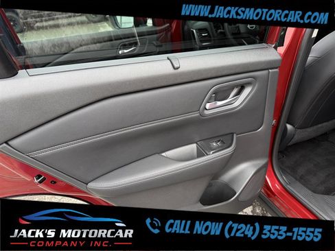 Used 2025 Nissan Rogue SV w/ SV Premium Package image 28