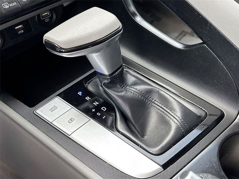 Used 2022 Hyundai Elantra SEL FWD image 16