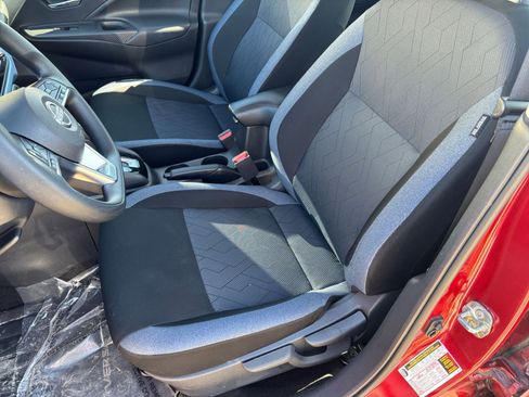 Used 2025 Nissan Versa SV image 34