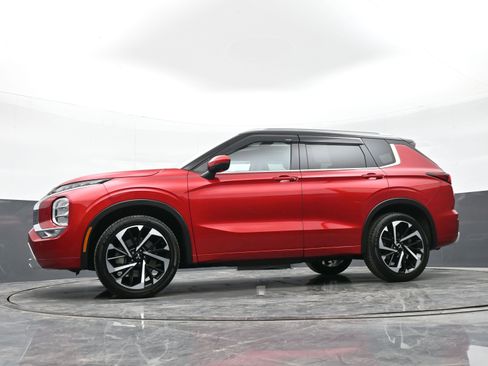 Used 2024 Mitsubishi Outlander SEL image 41