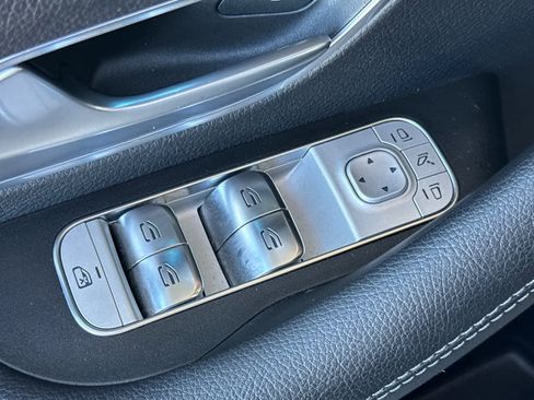 Used 2025 Mercedes-Benz GLE 350 4MATIC image 13