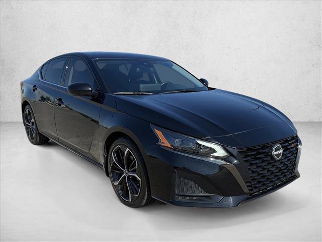 Used 2024 Nissan Altima 2.5 SR w/ SR Premium Package FWD image 3