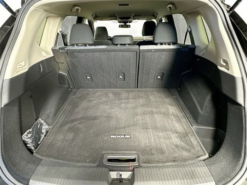 Used 2023 Nissan Rogue SV image 30