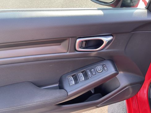 Used 2025 Honda Civic Sport image 16
