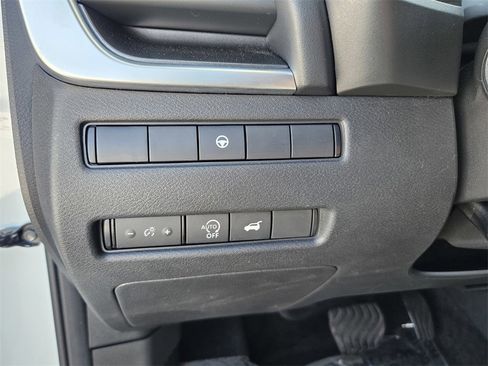 Used 2023 Nissan Rogue SV w/ SV Premium B Package image 15