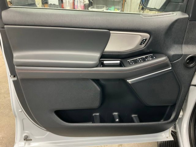 Used 2025 Ford Expedition Active AWD/4WD image 5