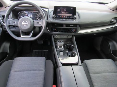 Used 2023 Nissan Rogue SV image 10