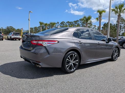 Used 2020 Toyota Camry SE w/ Convenience Package image 4
