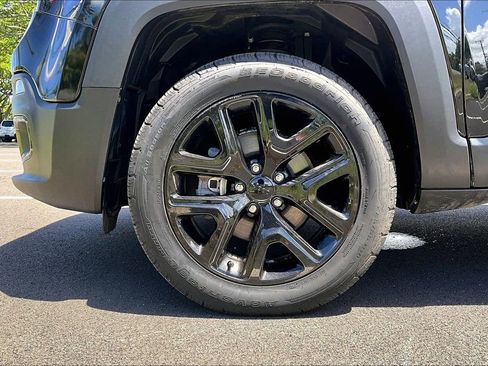 Used 2017 Jeep Renegade Altitude AWD/4WD image 8