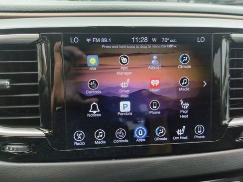 Used 2017 Chrysler Pacifica Touring-L FWD image 16