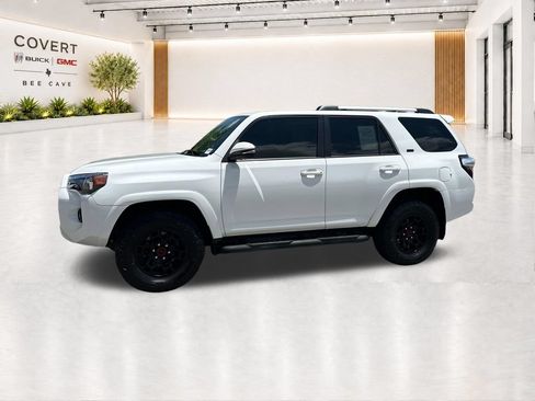 Used 2024 Toyota 4Runner SR5 Premium w/ Moonroof Package AWD/4WD image 5